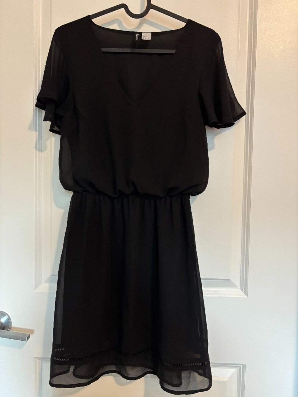 Divided H and M black short-sleeve pullover dress